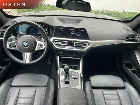 BMW-330e-2021