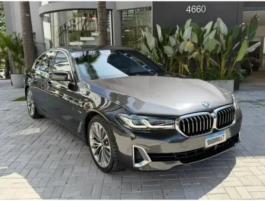 BMW-530e-2022