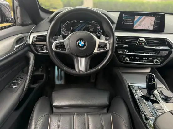 BMW-530e-2019