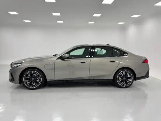 BMW-530e-2025