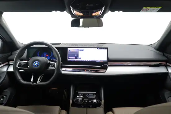 BMW-530e-2025