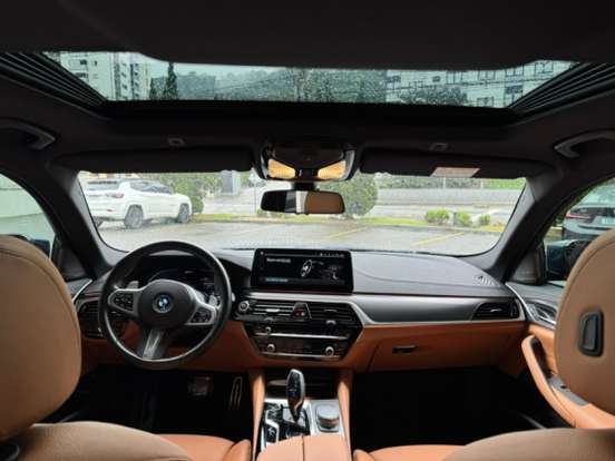 BMW-530e-2023