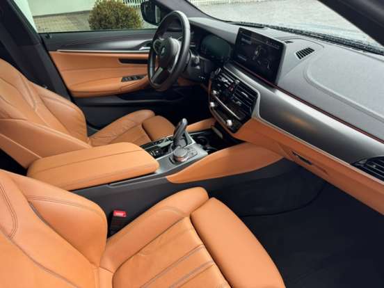 BMW-530e-2023