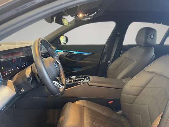 BMW-530e-2024
