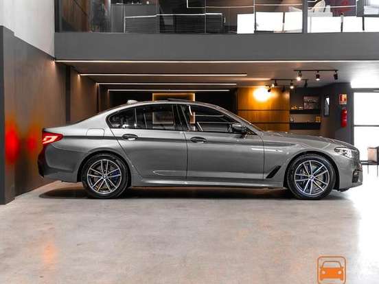BMW-530i-2.0 16V TURBO GASOLINA M SPORT AUTOMÁTICO BMW-530i-2017