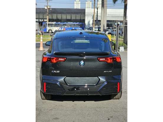 BMW-iX2-2026