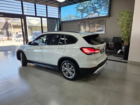 BMW-X1-2021