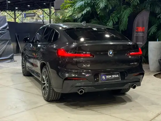 BMW-X4-2021