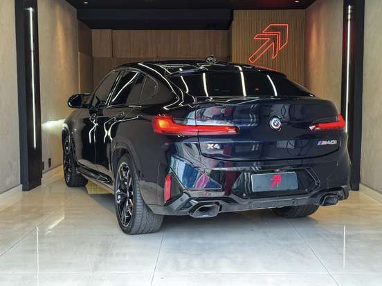 BMW-X4-2022