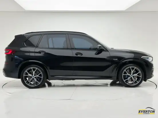 BMW-X5-2021