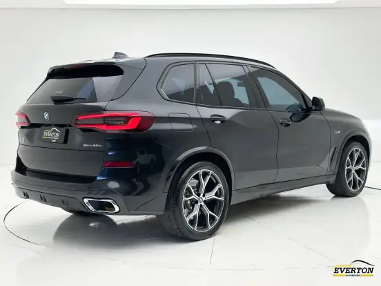 BMW-X5-2021