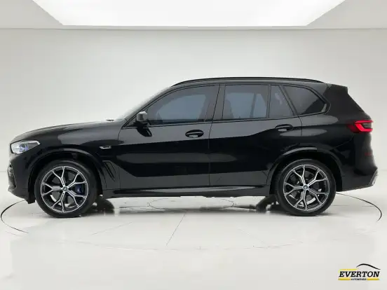 BMW-X5-2021