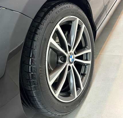 BMW-120i-2018