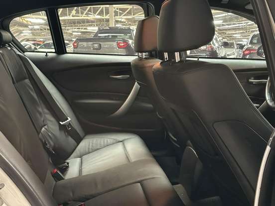 BMW-130i-2009
