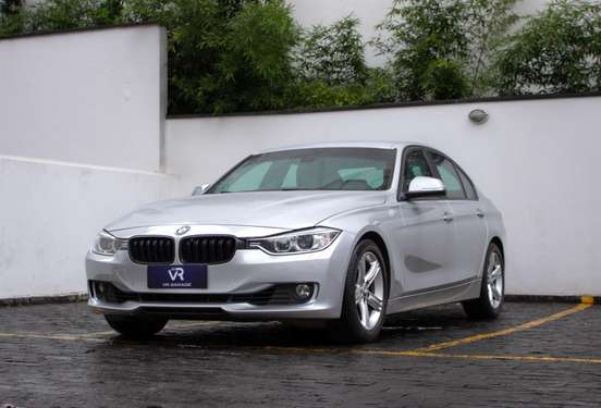 BMW-320i-2013