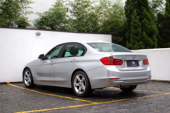 BMW-320i-2013