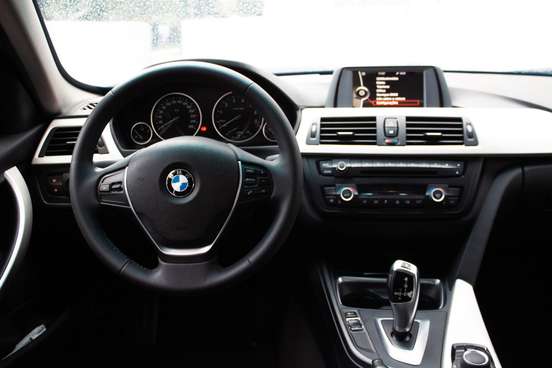BMW-320i-2013