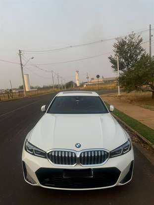 BMW-320i-2023