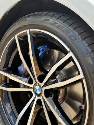 BMW-320i-2023