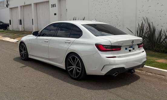 BMW-320i-2021