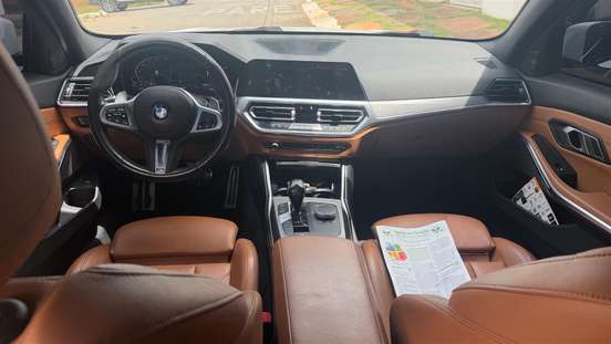 BMW-320i-2021