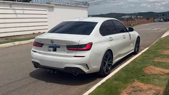 BMW-320i-2021