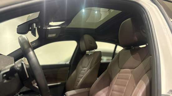 BMW-320i-2024