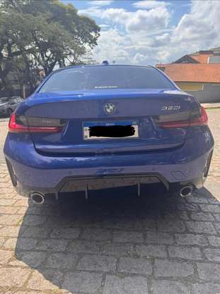 BMW-320i-2023