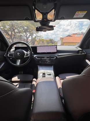 BMW-320i-2023