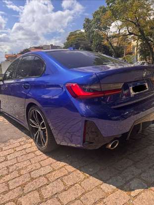 BMW-320i-2023