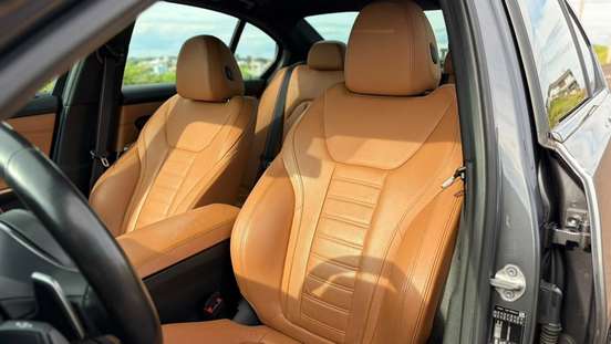 BMW-320i-2020