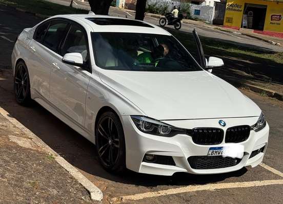 BMW-320i-2018