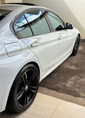 BMW-320i-2018