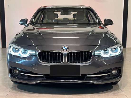 BMW-320i-2017