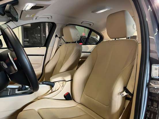 BMW-320i-2017