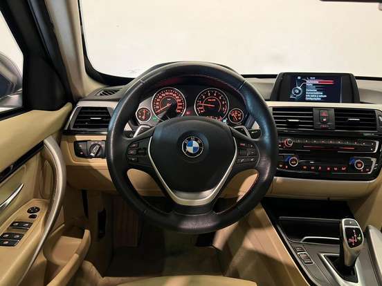 BMW-320i-2017