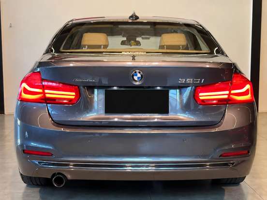 BMW-320i-2017