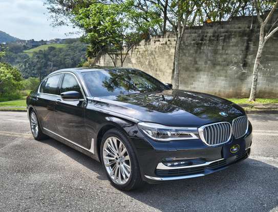 BMW-750Li-2017