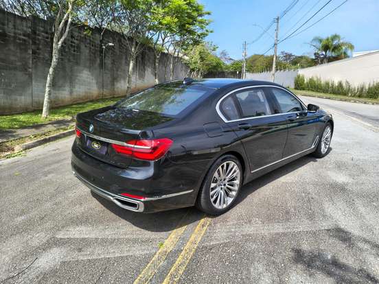 BMW-750Li-2017