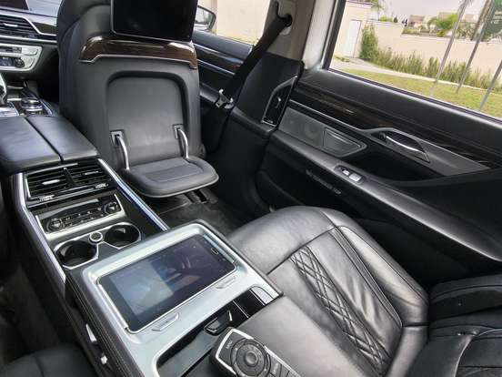 BMW-750Li-4.4 PURE EXCELLENCE V8 32V GASOLINA 4P AUTOMÁTICO BMW-750Li-2017