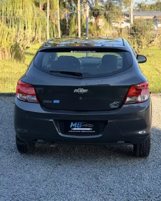 CHEVROLET-ONIX-2017