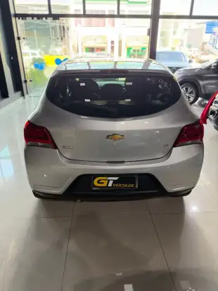 CHEVROLET-ONIX-2018