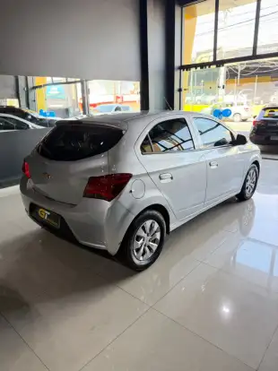 CHEVROLET-ONIX-2018