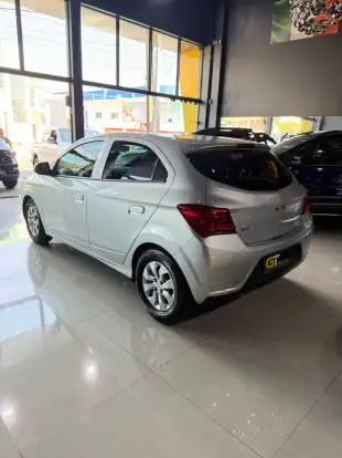 CHEVROLET-ONIX-2018