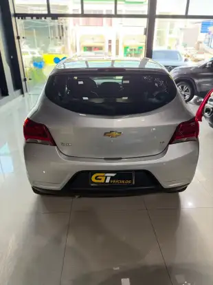 CHEVROLET-ONIX-2018