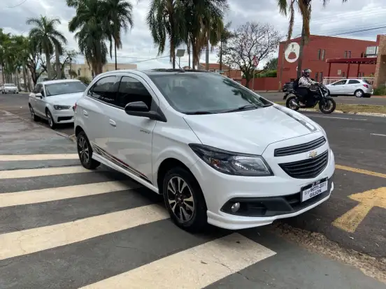 CHEVROLET-ONIX-2016