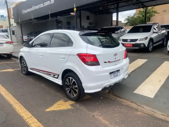 CHEVROLET-ONIX-2016