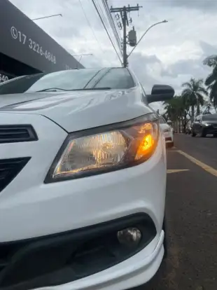 CHEVROLET-ONIX-2016
