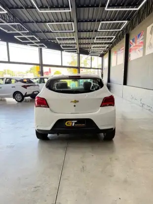 CHEVROLET-ONIX-1.4 MPFI LT 8V FLEX 4P AUTOMÁTICO CHEVROLET-ONIX-2017