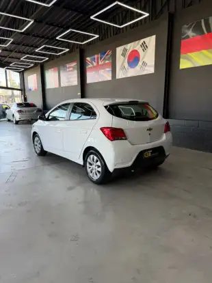 CHEVROLET-ONIX-2017